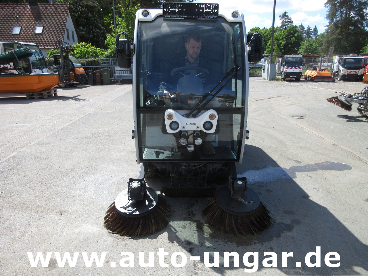 BUCHER CC 1000 Kleinkehrmaschine CityCat 4-Rad Lenkung - Industrijska mašina za metenje: slika 4 BUCHER CC 1000 Kleinkehrmaschine CityCat 4-Rad Lenkung - Industrijska mašina za metenje: slika 4