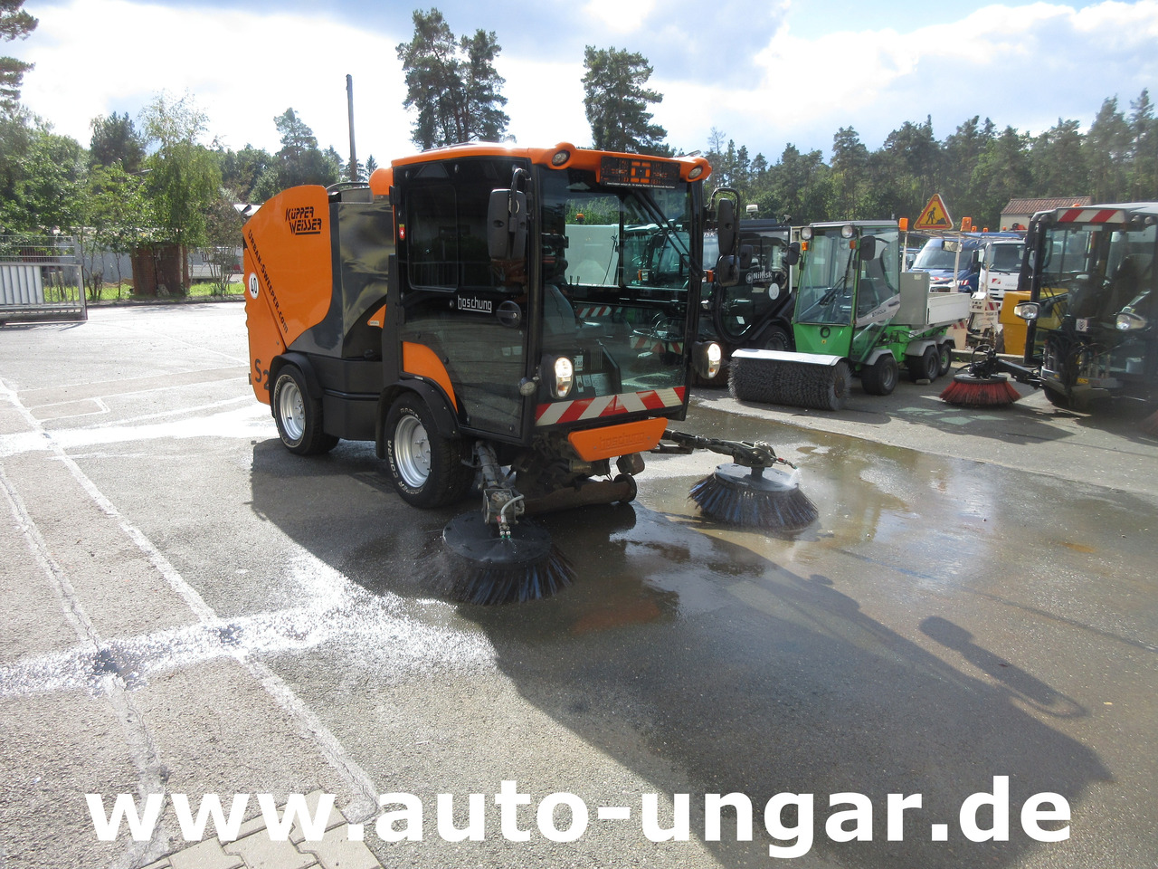 Boschung S2 Küpper-Weisser Kehrmaschine Urban Sweeper 2m³ Knicklenkung 40km/h - Autočistilica: slika 1 Boschung S2 Küpper-Weisser Kehrmaschine Urban Sweeper 2m³ Knicklenkung 40km/h - Autočistilica: slika 1