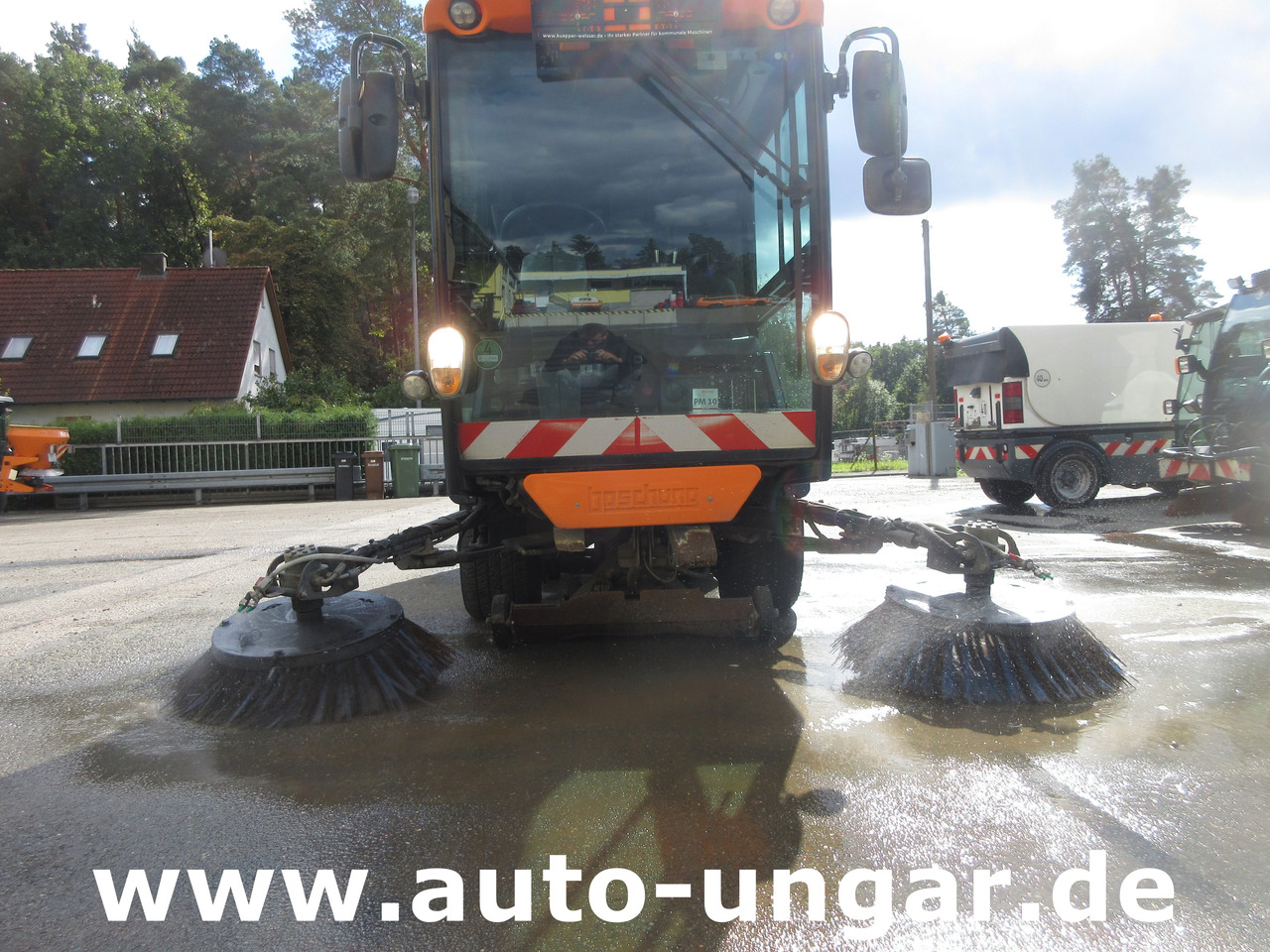 Boschung S2 Küpper-Weisser Kehrmaschine Urban Sweeper 2m³ Knicklenkung 40km/h - Autočistilica: slika 2 Boschung S2 Küpper-Weisser Kehrmaschine Urban Sweeper 2m³ Knicklenkung 40km/h - Autočistilica: slika 2