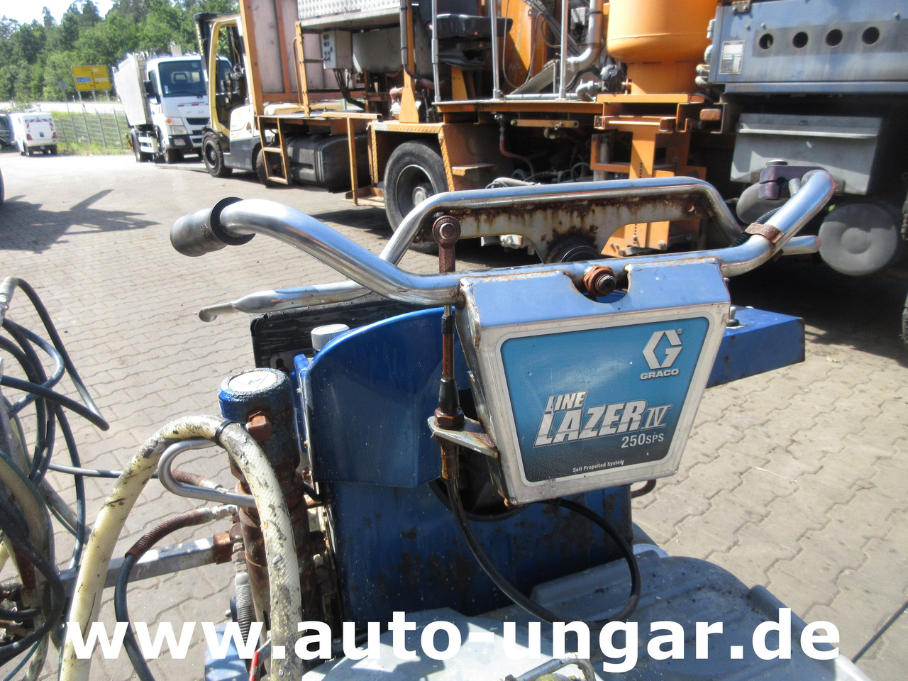 Graco LineLazer IV 250 SPS selbstfahrend Airless Perlen Roadmarking Straßenmarkierung - Mašina za asfalt: slika 5 Graco LineLazer IV 250 SPS selbstfahrend Airless Perlen Roadmarking Straßenmarkierung - Mašina za asfalt: slika 5