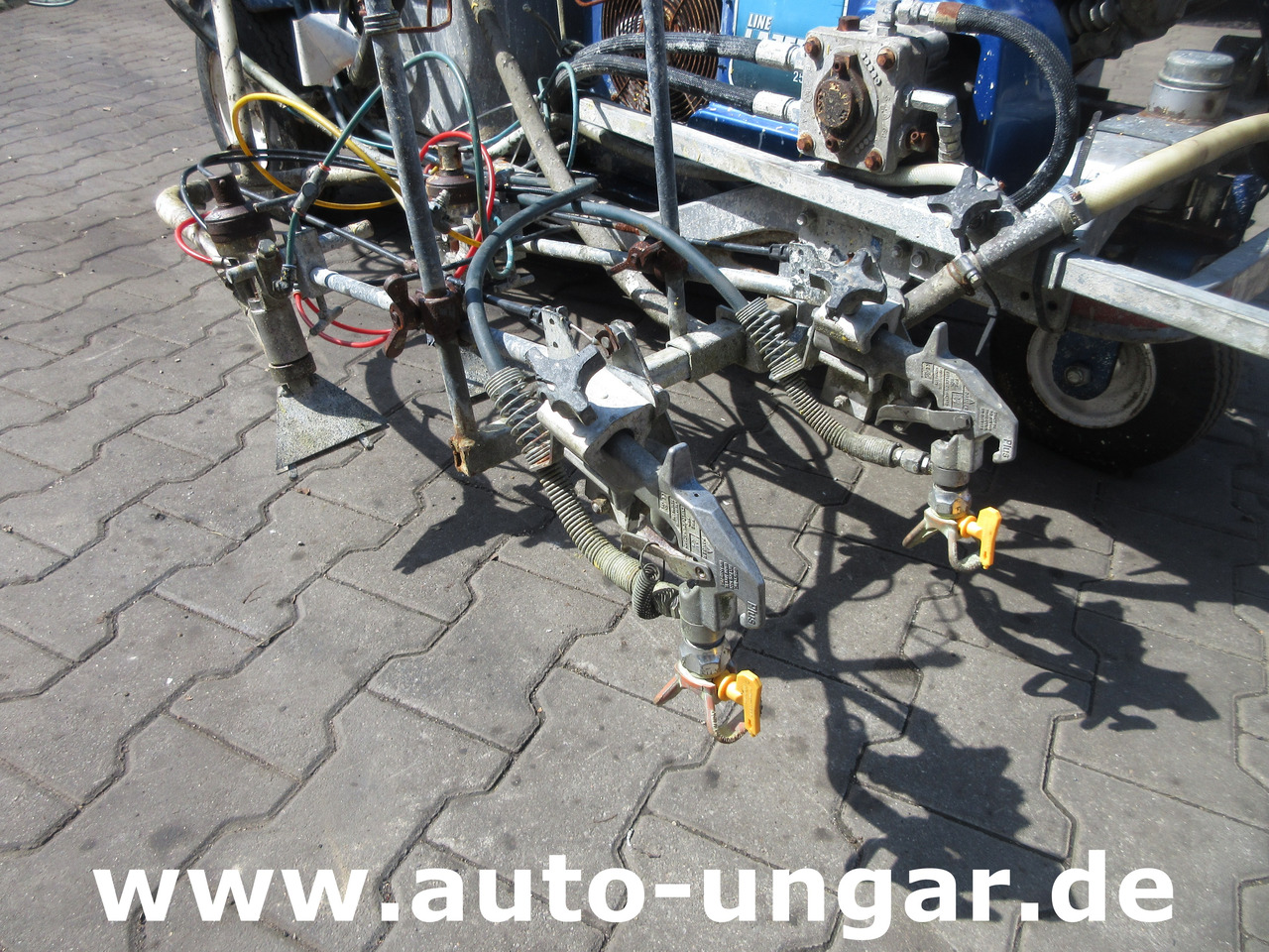 Graco LineLazer IV 250 SPS selbstfahrend Airless Perlen Roadmarking Straßenmarkierung - Mašina za asfalt: slika 3 Graco LineLazer IV 250 SPS selbstfahrend Airless Perlen Roadmarking Straßenmarkierung - Mašina za asfalt: slika 3