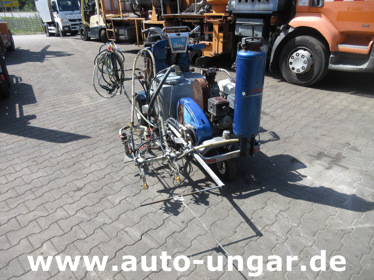 Graco LineLazer IV 250 SPS selbstfahrend Airless Perlen Roadmarking Straßenmarkierung - Mašina za asfalt: slika 2 Graco LineLazer IV 250 SPS selbstfahrend Airless Perlen Roadmarking Straßenmarkierung - Mašina za asfalt: slika 2