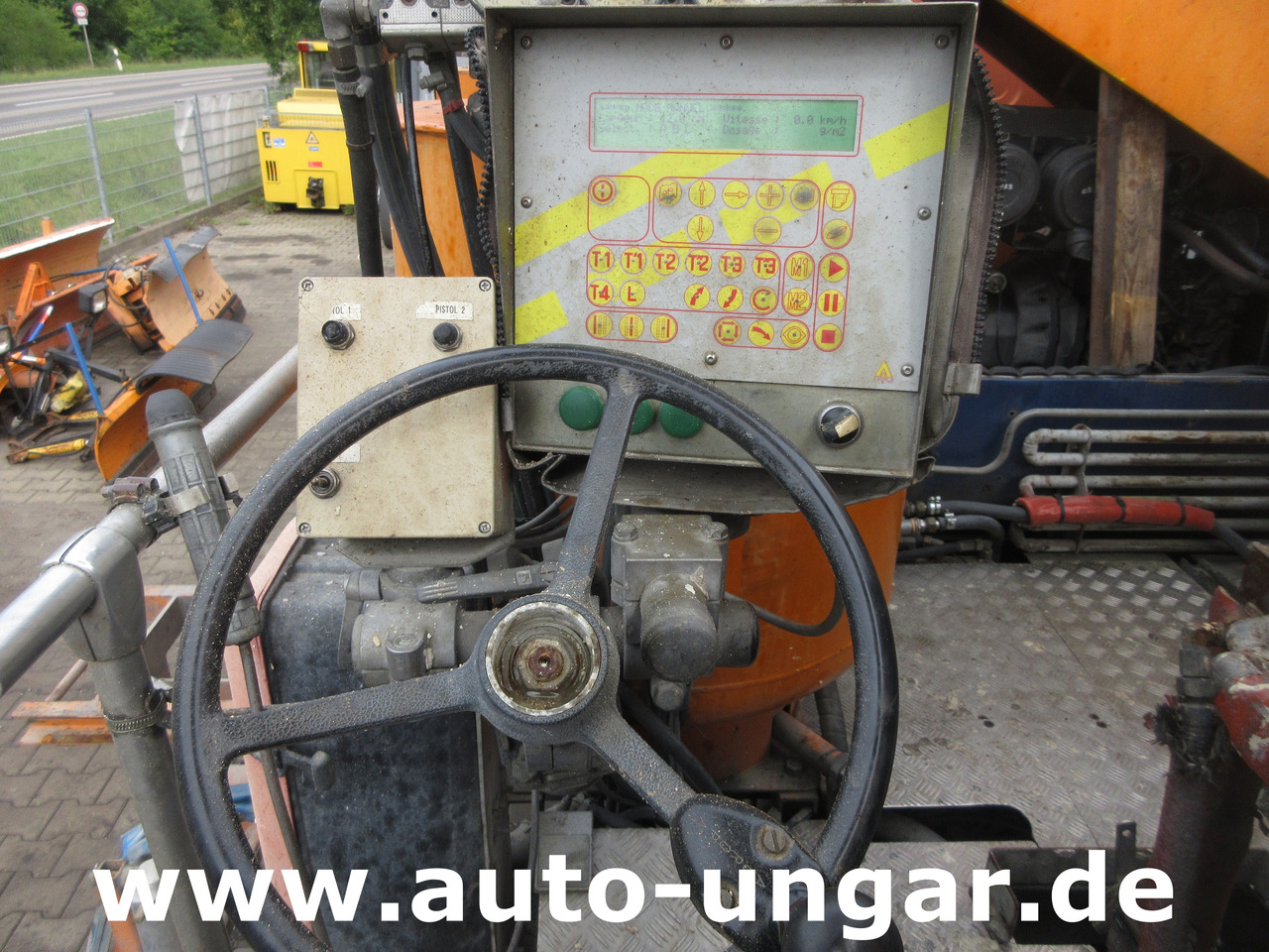Mašina za asfalt Hofmann H75 - 1000 Thermoplastic Roadmarking Machine Truck Mounted Hot Paint: slika 15