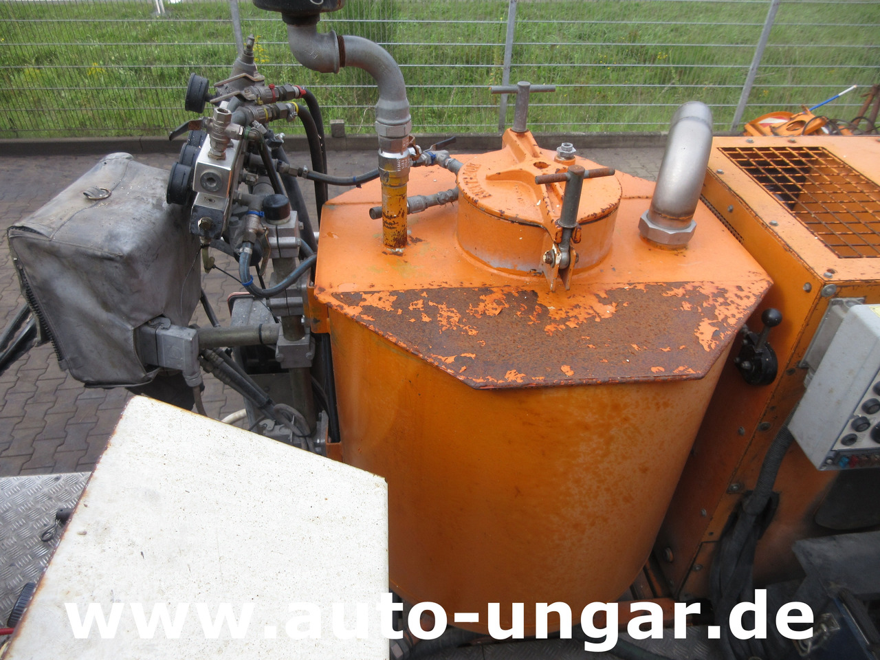 Mašina za asfalt Hofmann H75 - 1000 Thermoplastic Roadmarking Machine Truck Mounted Hot Paint: slika 19