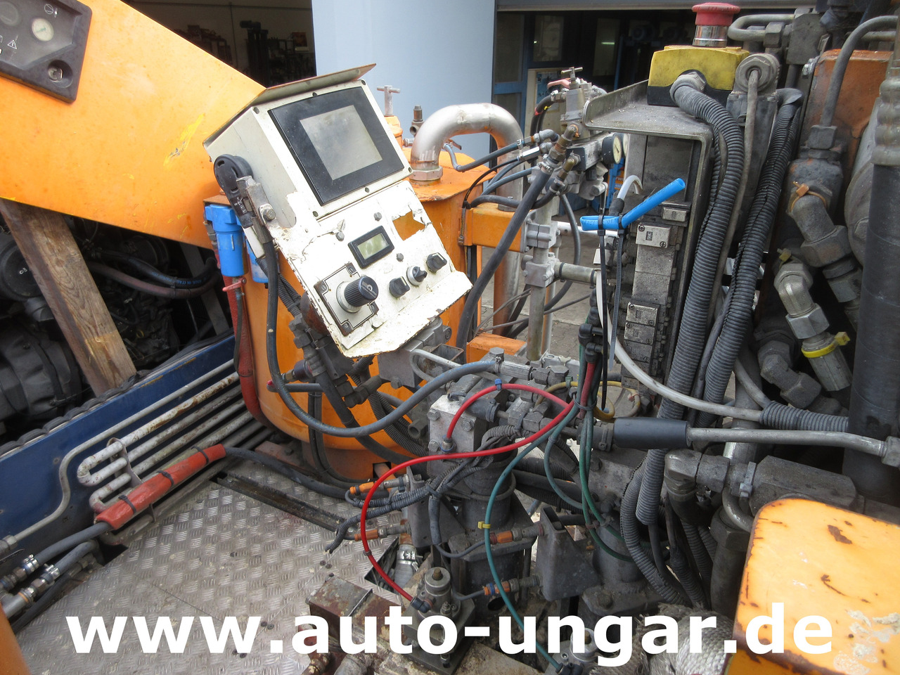 Mašina za asfalt Hofmann H75 - 1000 Thermoplastic Roadmarking Machine Truck Mounted Hot Paint: slika 17