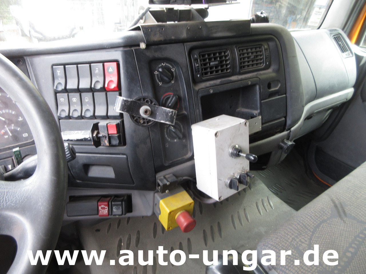 Mašina za asfalt Hofmann H75 - 1000 Thermoplastic Roadmarking Machine Truck Mounted Hot Paint: slika 32