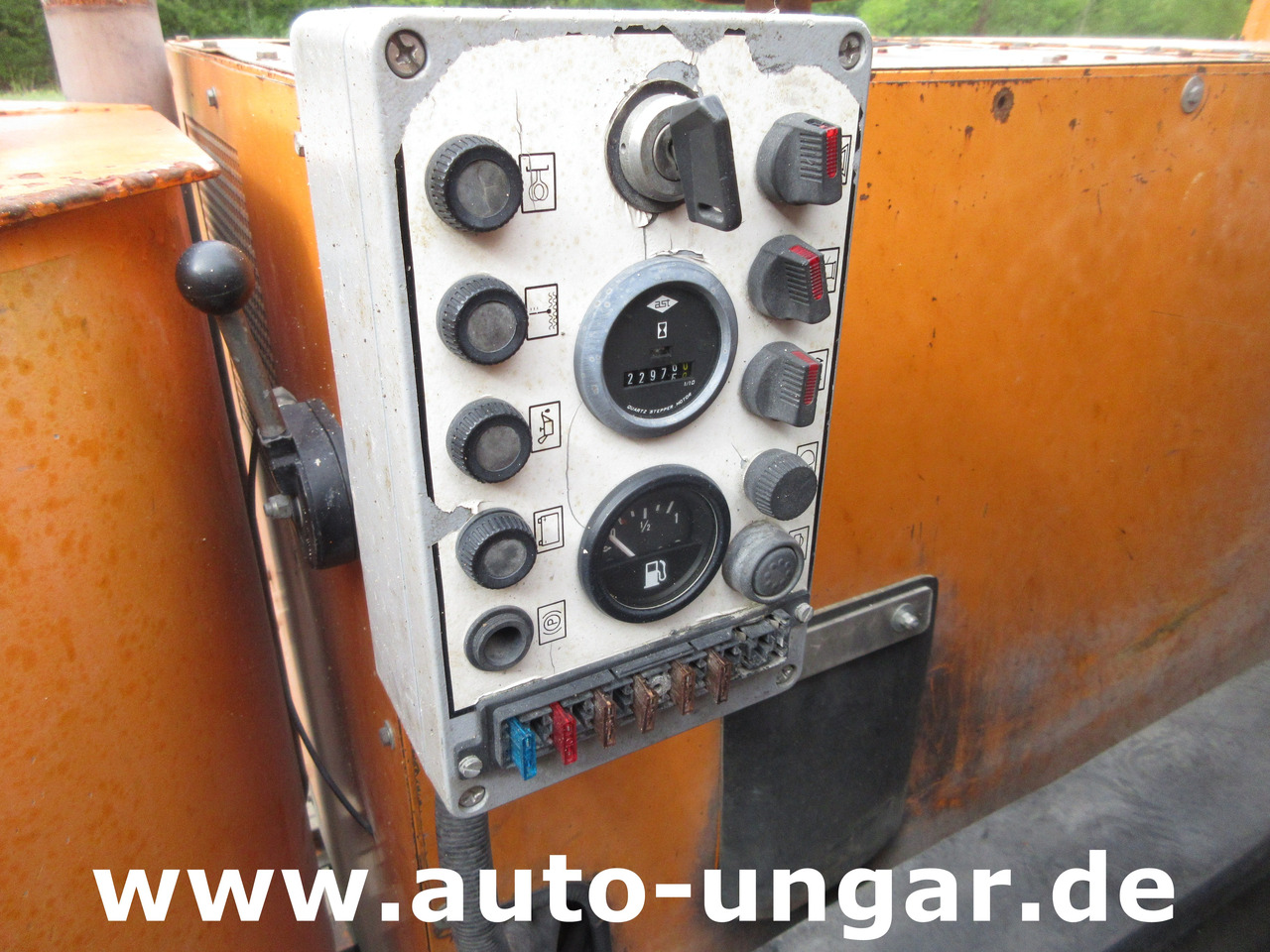 Mašina za asfalt Hofmann H75 - 1000 Thermoplastic Roadmarking Machine Truck Mounted Hot Paint: slika 20