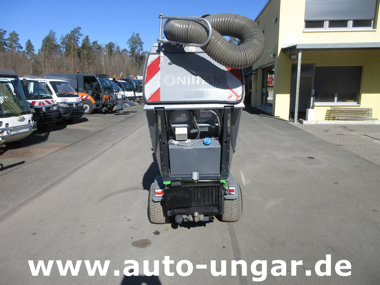 NILFISK Park Ranger 2150 Egholm Geräteträger mit Kehraufbau Baujahr 2018 Perkins - Autočistilica: slika 4 NILFISK Park Ranger 2150 Egholm Geräteträger mit Kehraufbau Baujahr 2018 Perkins - Autočistilica: slika 4