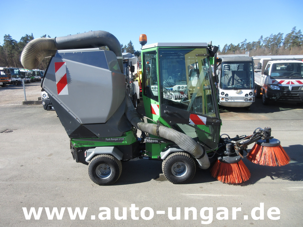 NILFISK Park Ranger 2150 Egholm Geräteträger mit Kehraufbau Baujahr 2018 Perkins - Autočistilica: slika 2 NILFISK Park Ranger 2150 Egholm Geräteträger mit Kehraufbau Baujahr 2018 Perkins - Autočistilica: slika 2