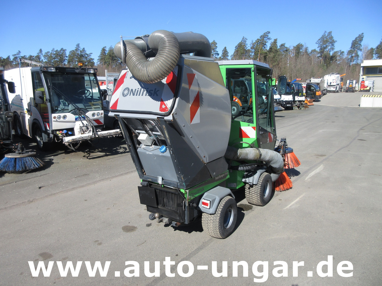 NILFISK Park Ranger 2150 Egholm Geräteträger mit Kehraufbau Baujahr 2018 Perkins - Autočistilica: slika 3 NILFISK Park Ranger 2150 Egholm Geräteträger mit Kehraufbau Baujahr 2018 Perkins - Autočistilica: slika 3