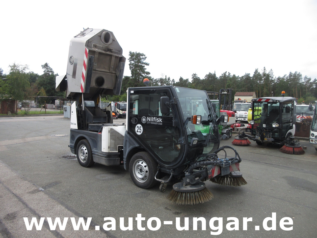 Nilfisk CR3500 CityRanger Schmidt Flexigo Multigo 4x4 Kehrmaschine Geräteträger - Autočistilica: slika 1 Nilfisk CR3500 CityRanger Schmidt Flexigo Multigo 4x4 Kehrmaschine Geräteträger - Autočistilica: slika 1