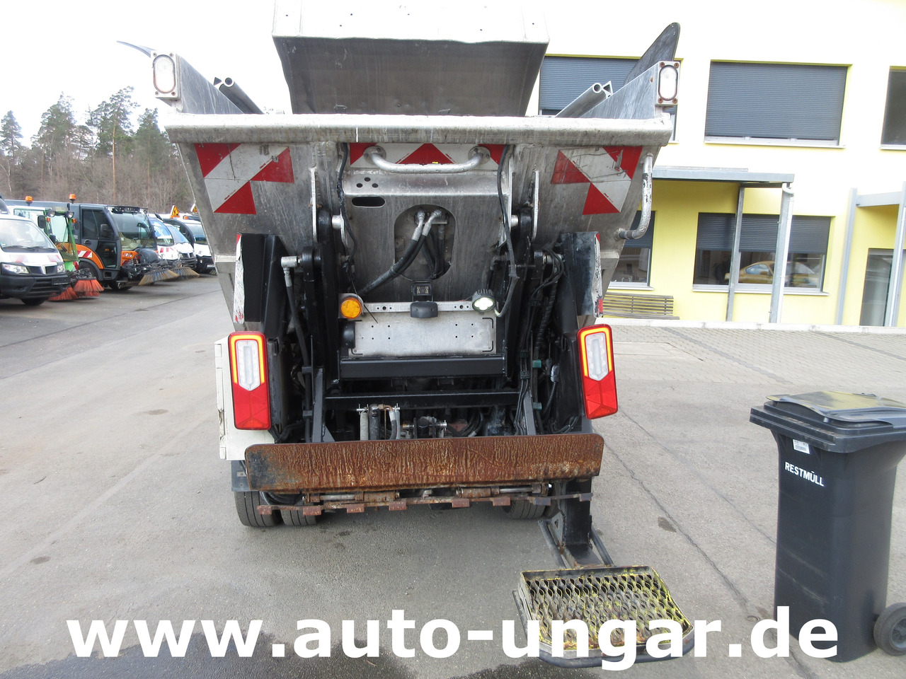 Renault Maxity 130 Müllwagen 3.500kg Lifter Presse Kipper Provence Benne Medium - Kamion za smeće: slika 5 Renault Maxity 130 Müllwagen 3.500kg Lifter Presse Kipper Provence Benne Medium - Kamion za smeće: slika 5