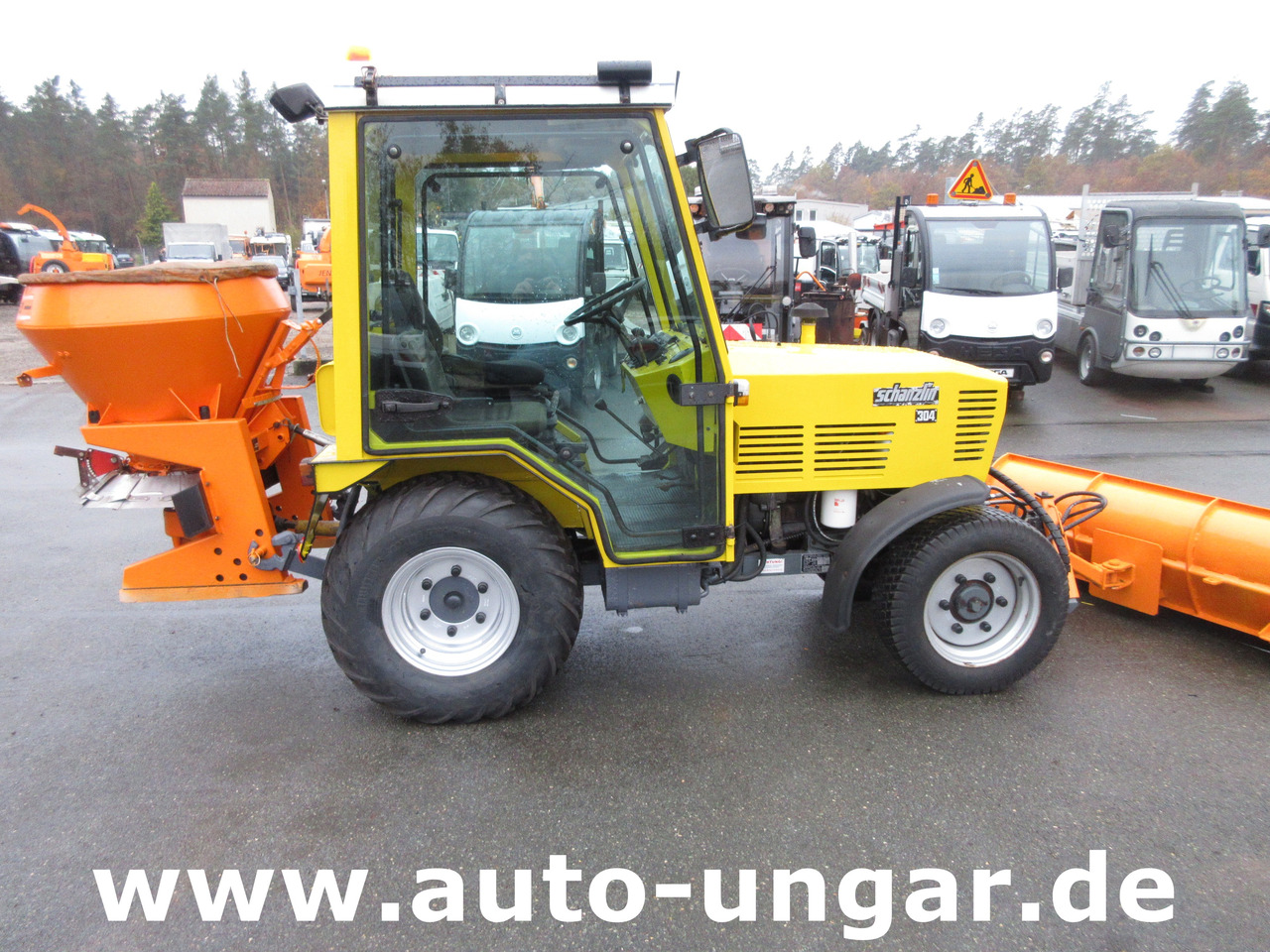 Schanzlin 304 Diesel 4x4 Winterdienst Pflug & Streuer 2-Sitzer Zapfwelle - Komunalni traktor: slika 4 Schanzlin 304 Diesel 4x4 Winterdienst Pflug & Streuer 2-Sitzer Zapfwelle - Komunalni traktor: slika 4