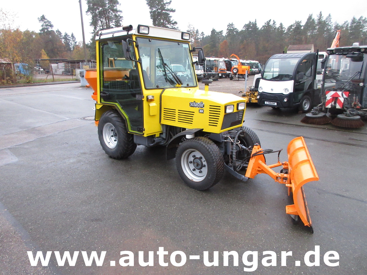 Schanzlin 304 Diesel 4x4 Winterdienst Pflug & Streuer 2-Sitzer Zapfwelle - Komunalni traktor: slika 2 Schanzlin 304 Diesel 4x4 Winterdienst Pflug & Streuer 2-Sitzer Zapfwelle - Komunalni traktor: slika 2
