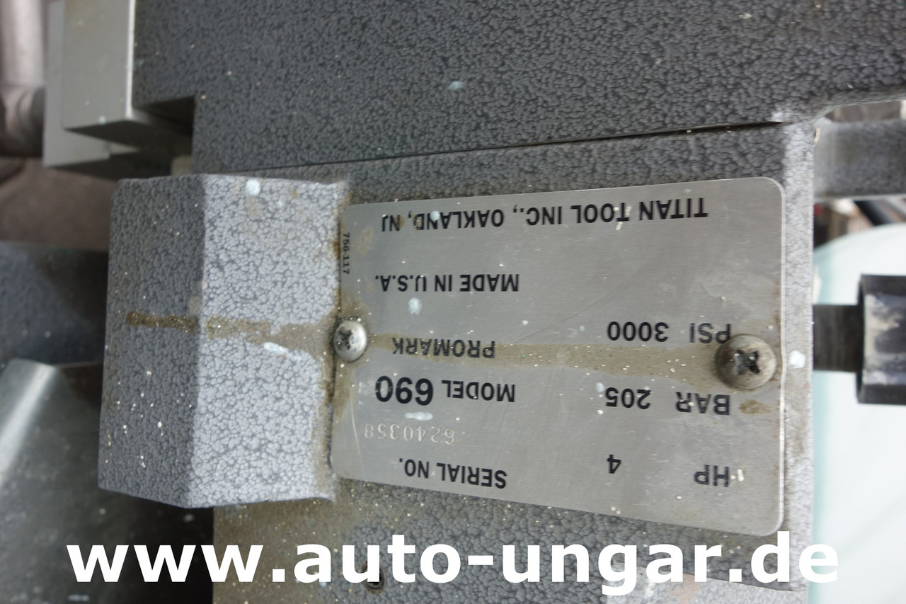 Titan Promark 690 Graco LineLazer Airless Roadmarking Machine Markiermaschine - Mašina za asfalt: slika 5 Titan Promark 690 Graco LineLazer Airless Roadmarking Machine Markiermaschine - Mašina za asfalt: slika 5