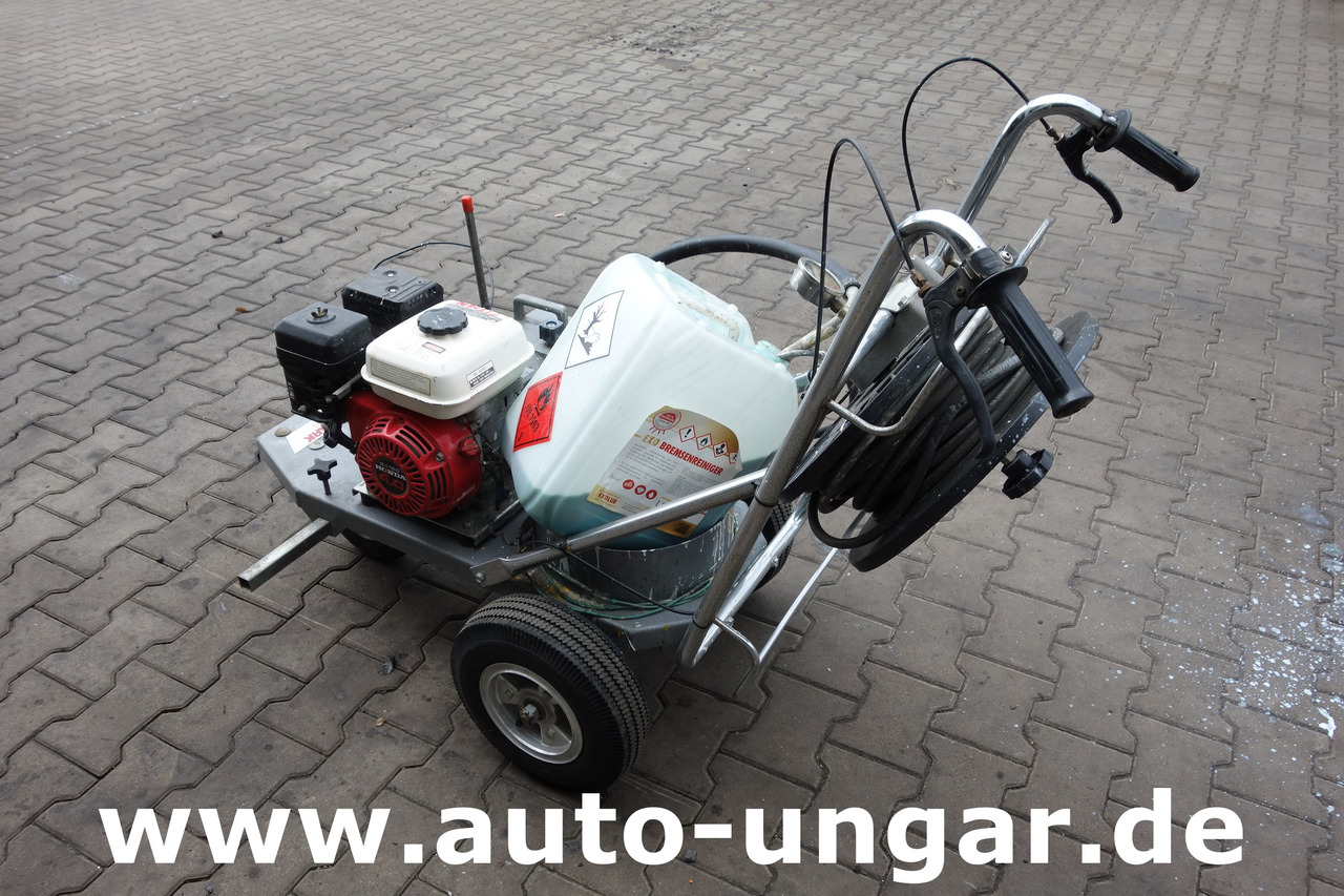 Titan Promark 690 Graco LineLazer Airless Roadmarking Machine Markiermaschine - Mašina za asfalt: slika 1 Titan Promark 690 Graco LineLazer Airless Roadmarking Machine Markiermaschine - Mašina za asfalt: slika 1