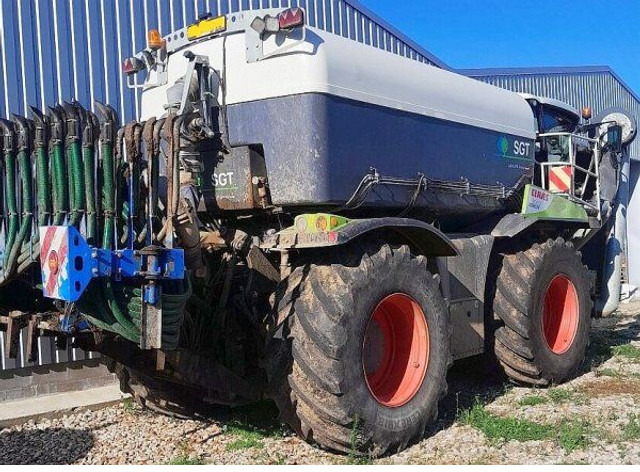 Claas Xerion 4000/783 + SGT(Bauer) - Rasipač prirodnog đubirva: slika 1 Claas Xerion 4000/783 + SGT(Bauer) - Rasipač prirodnog đubirva: slika 1