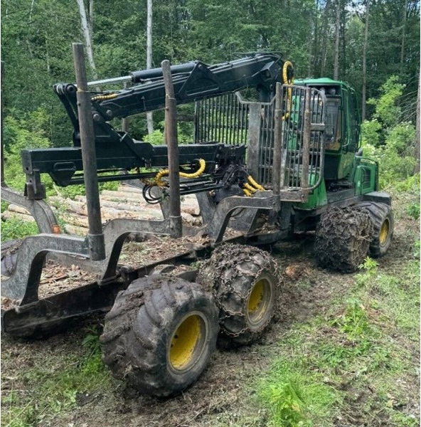 John Deere 1010E 8W - Šumska prikolica: slika 2 John Deere 1010E 8W - Šumska prikolica: slika 2