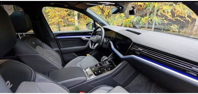 Automobil Volkswagen Touareg 3.0 TDi R-line 4-motion: slika 8 Automobil Volkswagen Touareg 3.0 TDi R-line 4-motion: slika 8