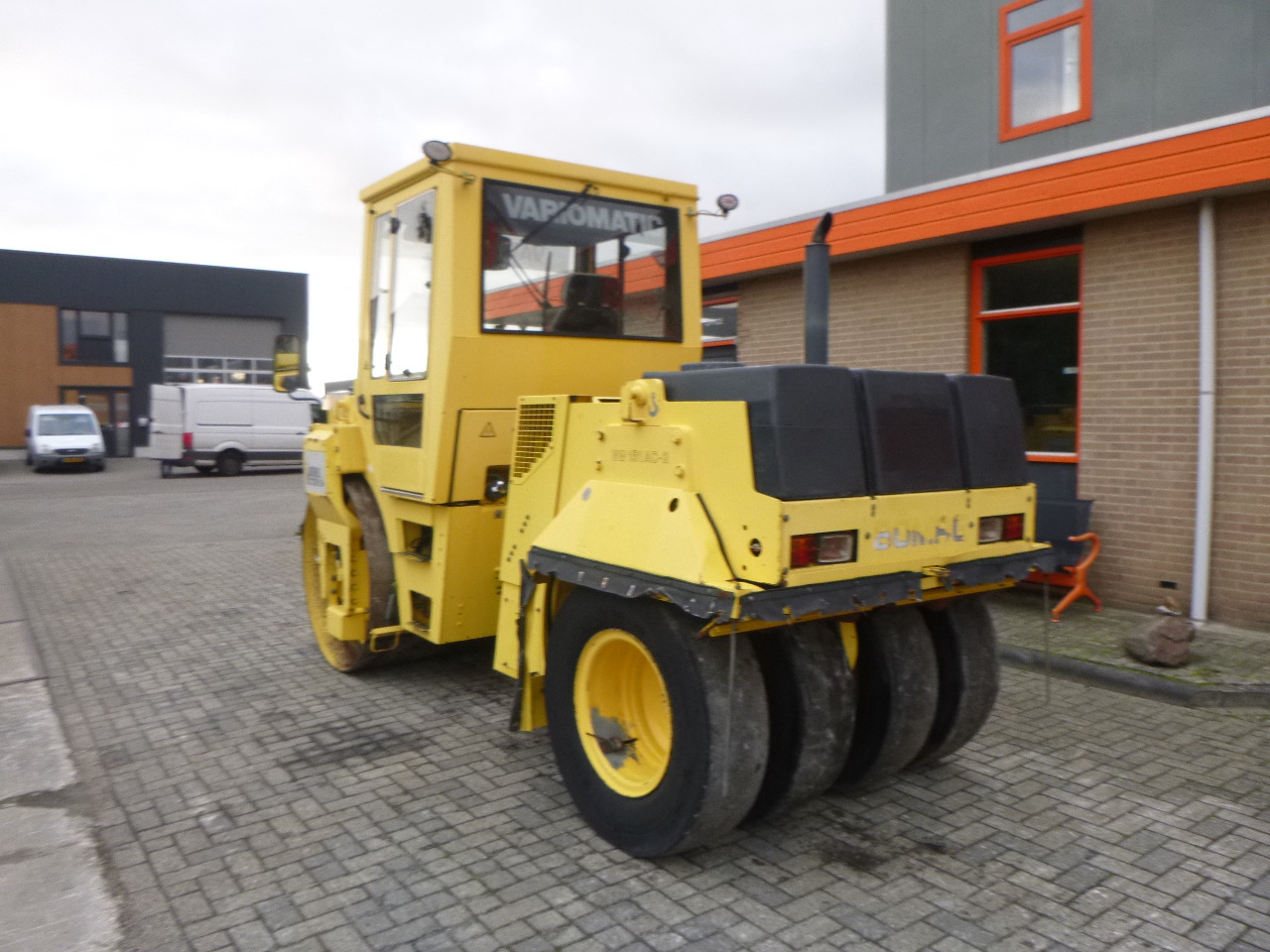 BOMAG BW151AC-2 - Kombinovani valjak: slika 3 BOMAG BW151AC-2 - Kombinovani valjak: slika 3