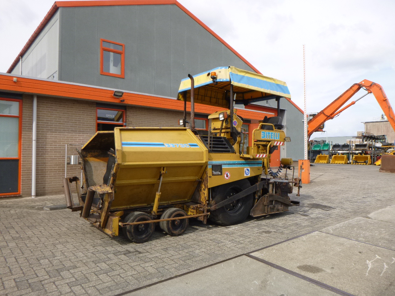 CATERPILLAR BB730 - Asfaltni finišer: slika 1 CATERPILLAR BB730 - Asfaltni finišer: slika 1