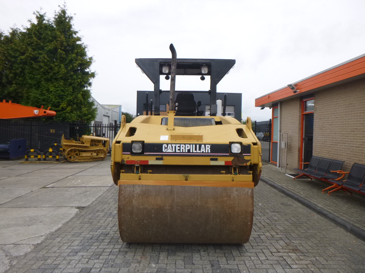 CATERPILLAR CB-534D - Valjak za puteve: slika 4 CATERPILLAR CB-534D - Valjak za puteve: slika 4