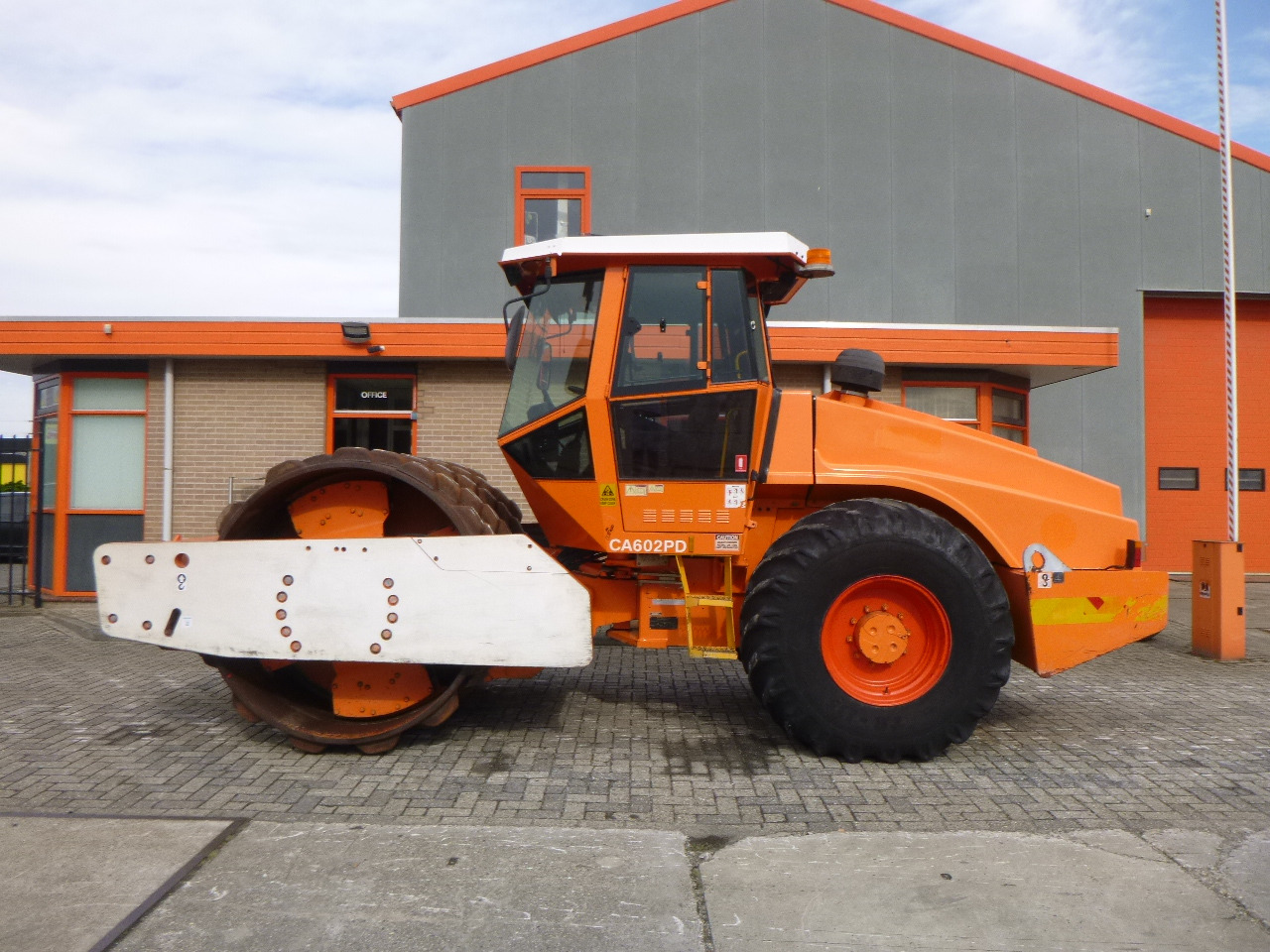 DYNAPAC CA602PD - Kompaktor: slika 1 DYNAPAC CA602PD - Kompaktor: slika 1