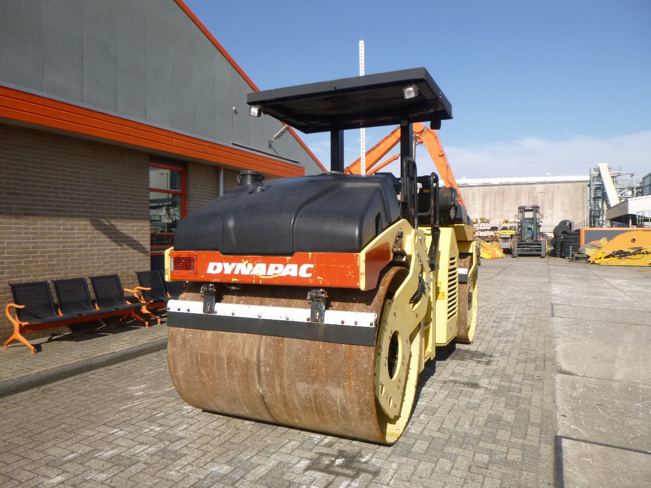 DYNAPAC CC432V - Valjak za puteve: slika 4 DYNAPAC CC432V - Valjak za puteve: slika 4
