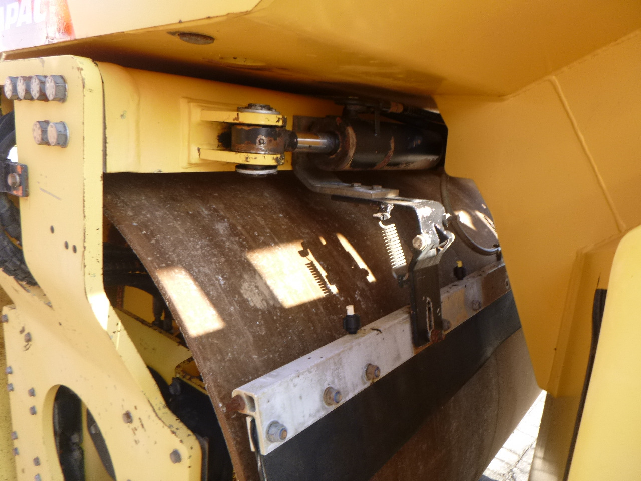 Valjak za puteve DYNAPAC CC432V: slika 24 Valjak za puteve DYNAPAC CC432V: slika 24