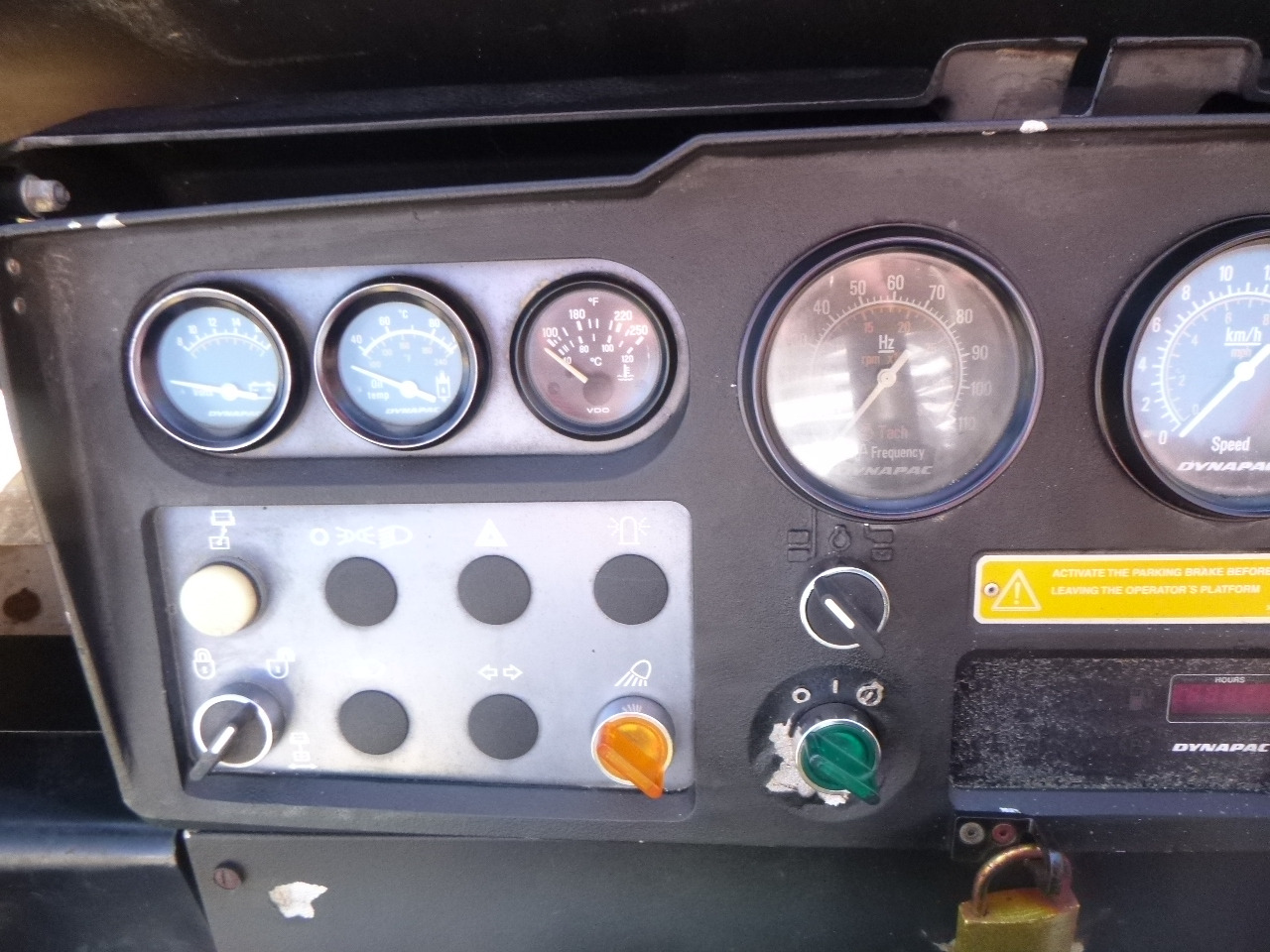 Valjak za puteve DYNAPAC CC432V: slika 33 Valjak za puteve DYNAPAC CC432V: slika 33