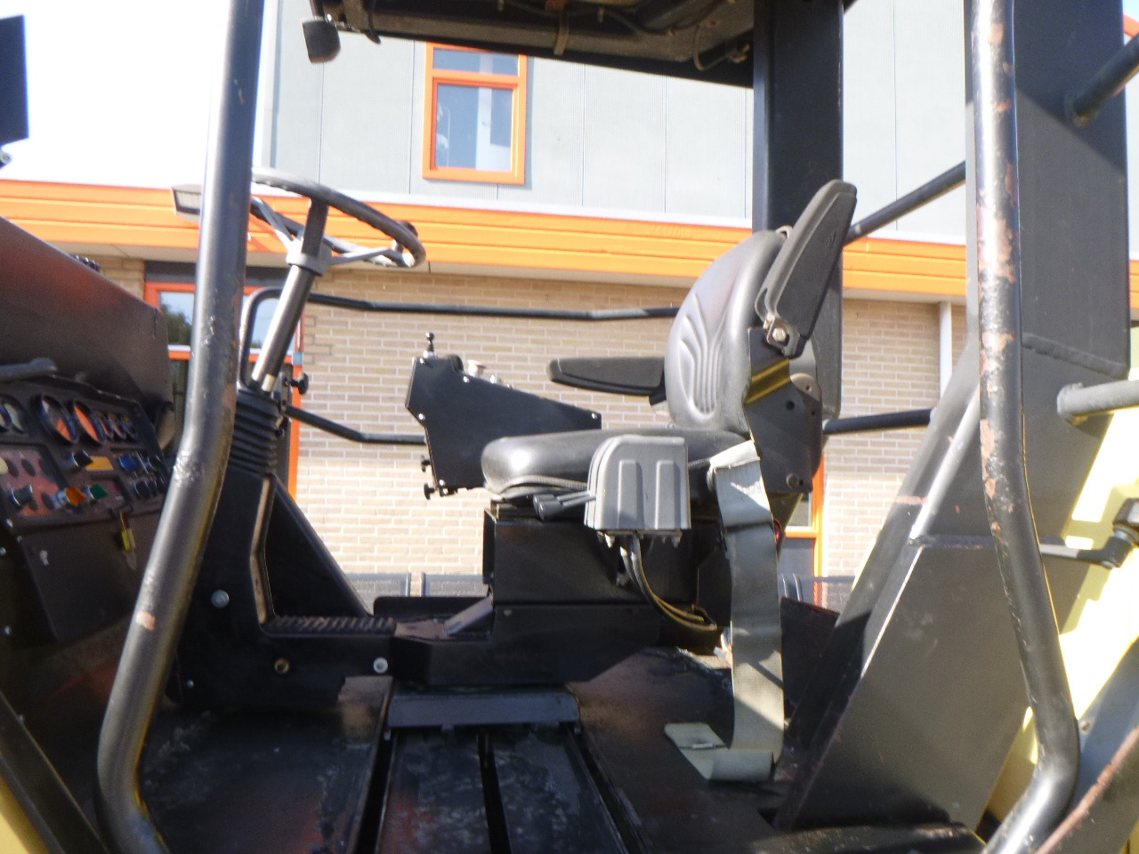 Valjak za puteve DYNAPAC CC432V: slika 27 Valjak za puteve DYNAPAC CC432V: slika 27