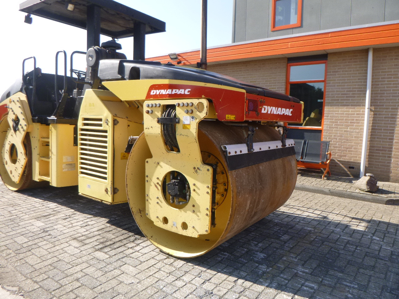 Valjak za puteve DYNAPAC CC432V: slika 15 Valjak za puteve DYNAPAC CC432V: slika 15