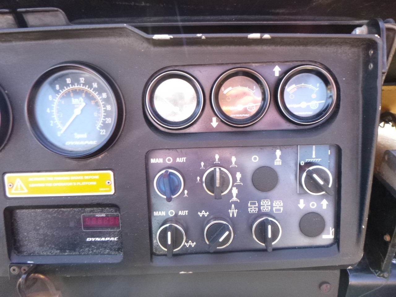 Valjak za puteve DYNAPAC CC432V: slika 32 Valjak za puteve DYNAPAC CC432V: slika 32