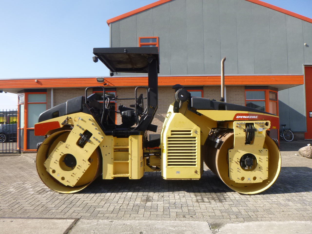 DYNAPAC CC432V - Valjak za puteve: slika 1 DYNAPAC CC432V - Valjak za puteve: slika 1