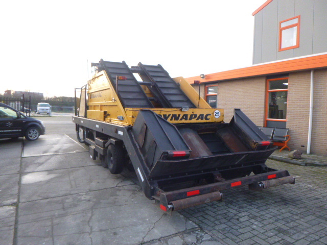 DYNAPAC HR21 Chip Spreader - Mašina za asfalt: slika 3 DYNAPAC HR21 Chip Spreader - Mašina za asfalt: slika 3