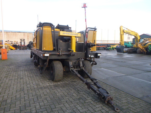 DYNAPAC HR21 Chip Spreader - Mašina za asfalt: slika 5 DYNAPAC HR21 Chip Spreader - Mašina za asfalt: slika 5