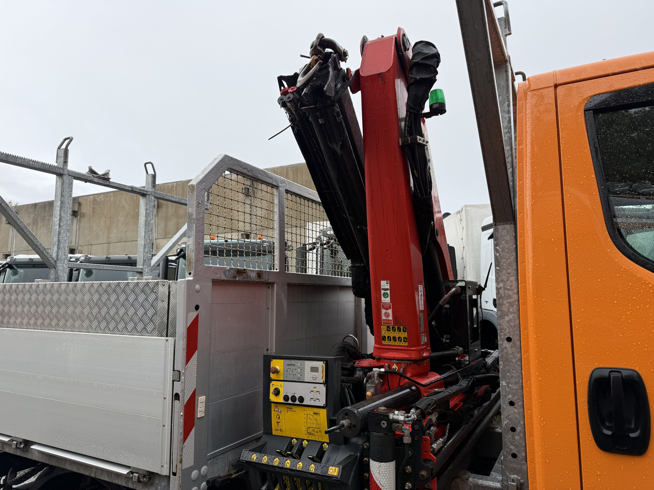 Iveco Daily 55S18W 4X4 Palfinger PK 7.501 - Dostavno vozilo s ravnom platformom: slika 3 Iveco Daily 55S18W 4X4 Palfinger PK 7.501 - Dostavno vozilo s ravnom platformom: slika 3