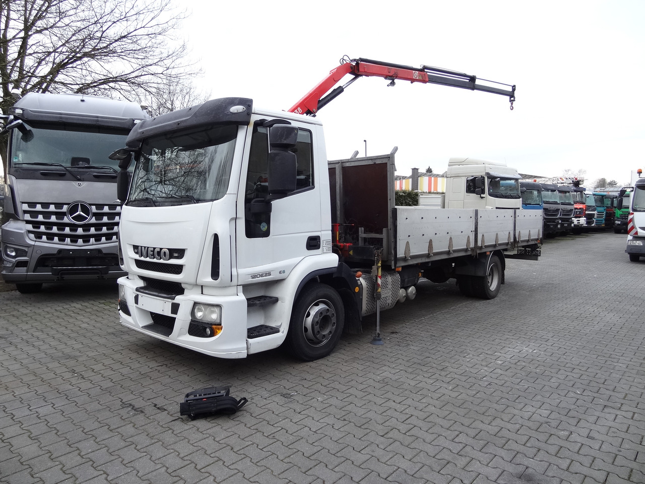 Iveco EuroCargo 120E25 Fassi F38 - Kamion sa dizalicom, Kamion sa tovarnim sandukom: slika 1 Iveco EuroCargo 120E25 Fassi F38 - Kamion sa dizalicom, Kamion sa tovarnim sandukom: slika 1