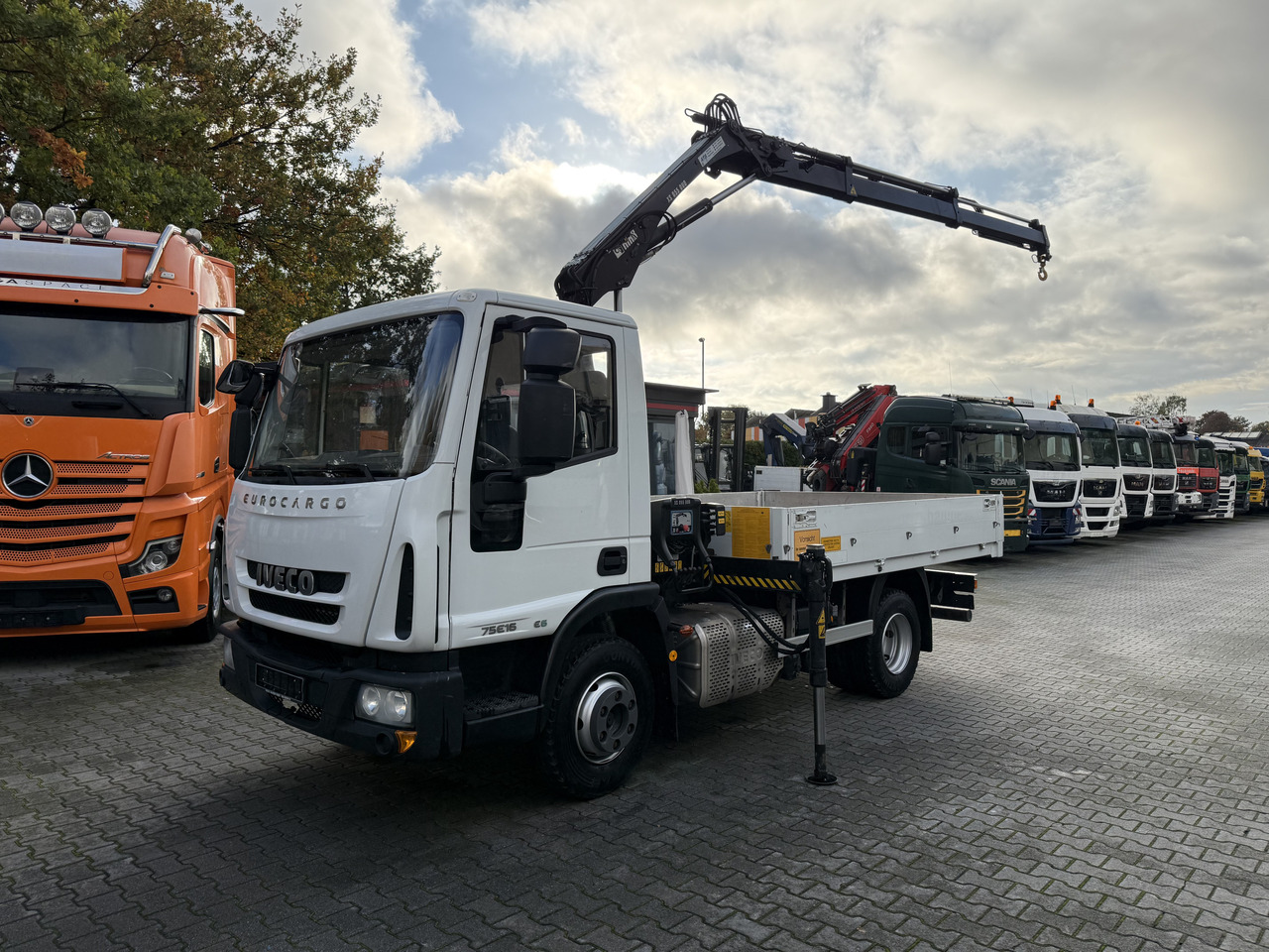 Iveco EuroCargo 75E16 Kran Hiab 055-2 - Kamion sa dizalicom, Kamion sa tovarnim sandukom: slika 1 Iveco EuroCargo 75E16 Kran Hiab 055-2 - Kamion sa dizalicom, Kamion sa tovarnim sandukom: slika 1