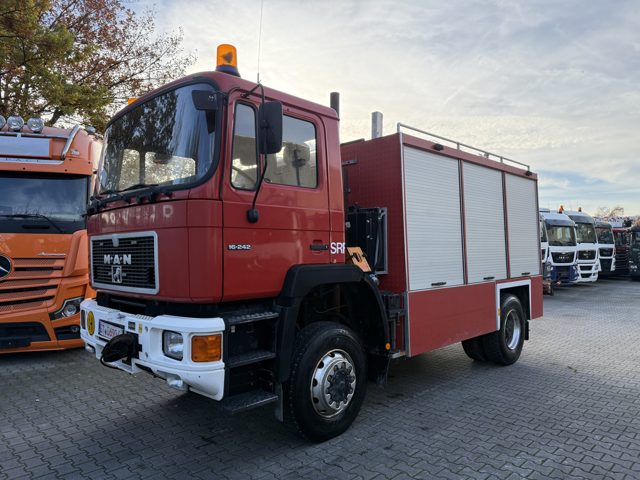MAN F90 16.242 4X4 / Feuerwehr - Kamion sa golom šasijom i zatvorenom kabinom: slika 1 MAN F90 16.242 4X4 / Feuerwehr - Kamion sa golom šasijom i zatvorenom kabinom: slika 1