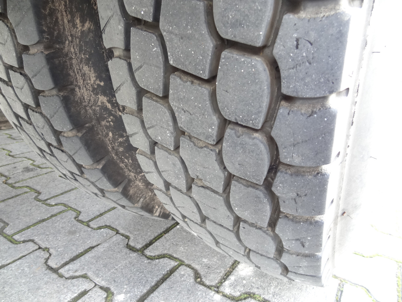 MAN F90 16.242 4X4 / Feuerwehr - Kamion sa golom šasijom i zatvorenom kabinom: slika 2 MAN F90 16.242 4X4 / Feuerwehr - Kamion sa golom šasijom i zatvorenom kabinom: slika 2