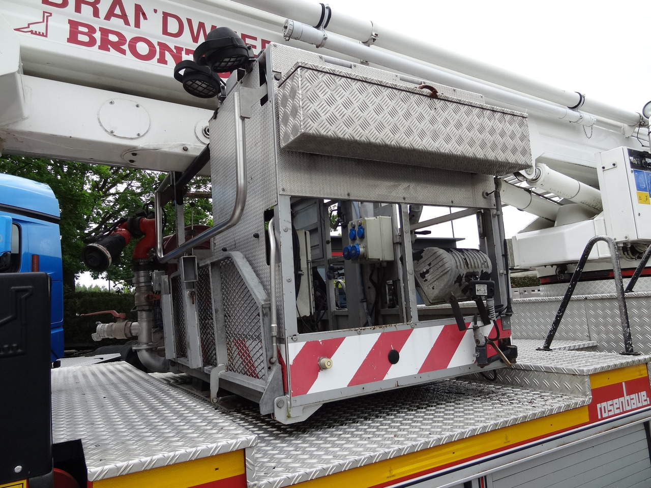 MAN L2000 18.284 Feuerwehr Bronto Skylift 27 Meter - Vazdušna platforma montirana na kamion: slika 3 MAN L2000 18.284 Feuerwehr Bronto Skylift 27 Meter - Vazdušna platforma montirana na kamion: slika 3