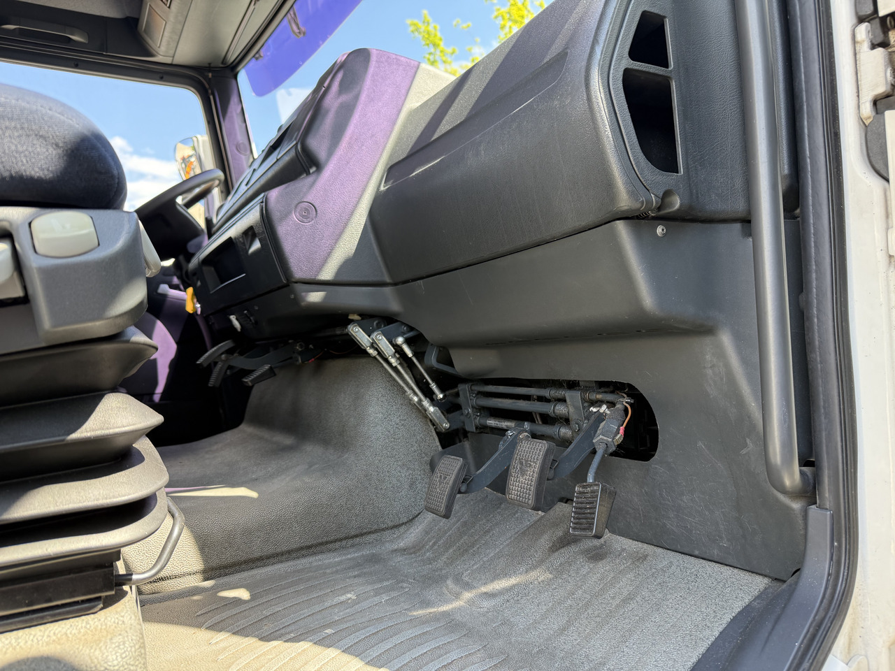 MAN TGA 18.350 4X2 LL Fahrschule - Kamion za prevoz kontejnera/ Kamion sa promenjivim sandukom: slika 4 MAN TGA 18.350 4X2 LL Fahrschule - Kamion za prevoz kontejnera/ Kamion sa promenjivim sandukom: slika 4