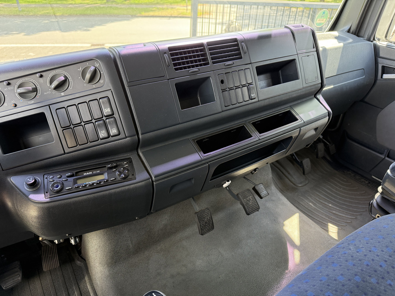 MAN TGA 18.350 4X2 LL Fahrschule - Kamion za prevoz kontejnera/ Kamion sa promenjivim sandukom: slika 3 MAN TGA 18.350 4X2 LL Fahrschule - Kamion za prevoz kontejnera/ Kamion sa promenjivim sandukom: slika 3