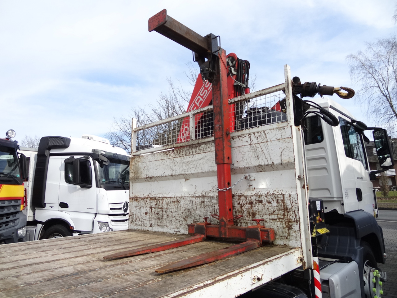 MAN TGS 26.320 6X4 BB mit Kran Fassi F175 - Kamion sa tovarnim sandukom, Kamion sa dizalicom: slika 3 MAN TGS 26.320 6X4 BB mit Kran Fassi F175 - Kamion sa tovarnim sandukom, Kamion sa dizalicom: slika 3
