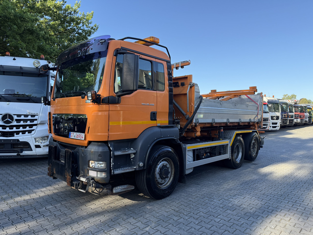 MAN TGS 28.400 6X4H-4 BL - Kamion sa golom šasijom i zatvorenom kabinom, Kamion sa dizalicom: slika 1 MAN TGS 28.400 6X4H-4 BL - Kamion sa golom šasijom i zatvorenom kabinom, Kamion sa dizalicom: slika 1