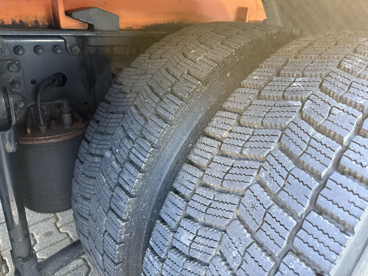 MAN TGS 28.400 6X4H-4 BL - Kamion sa golom šasijom i zatvorenom kabinom, Kamion sa dizalicom: slika 5 MAN TGS 28.400 6X4H-4 BL - Kamion sa golom šasijom i zatvorenom kabinom, Kamion sa dizalicom: slika 5