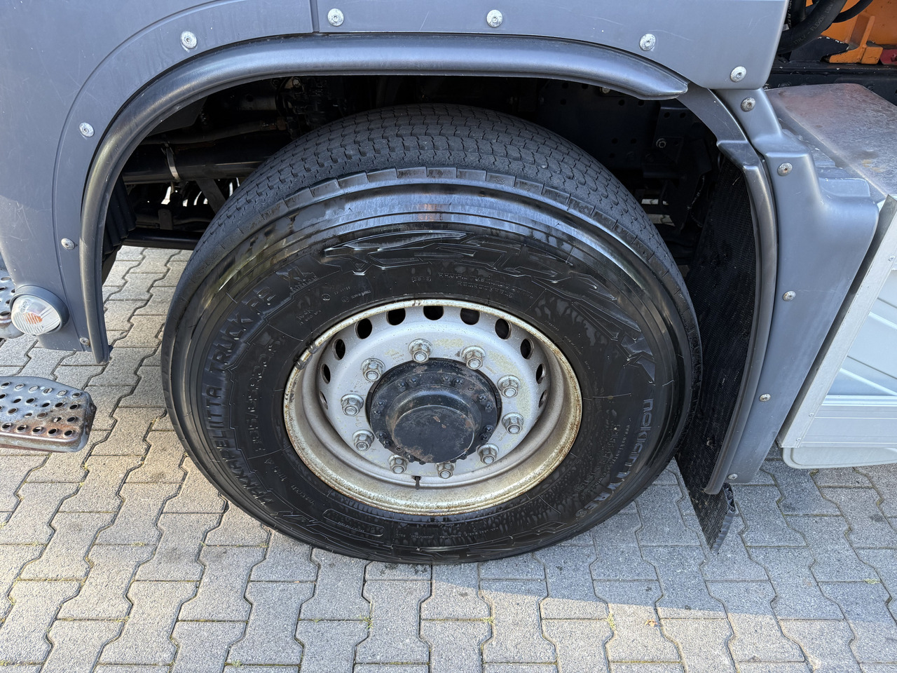 MAN TGS 28.400 6X4H-4 BL - Kamion sa golom šasijom i zatvorenom kabinom, Kamion sa dizalicom: slika 4 MAN TGS 28.400 6X4H-4 BL - Kamion sa golom šasijom i zatvorenom kabinom, Kamion sa dizalicom: slika 4