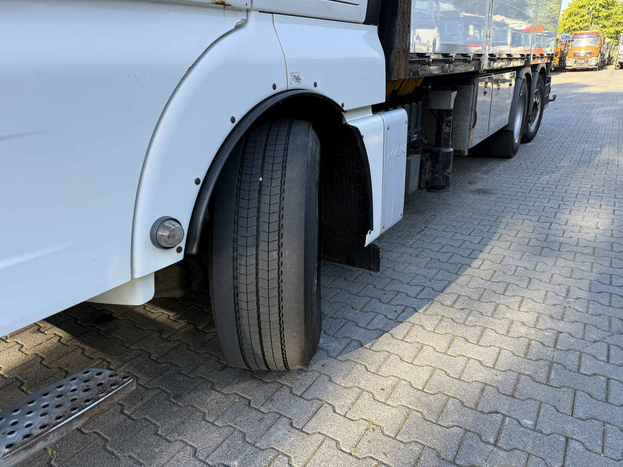 MAN TGX 26.480 6X2 Hiab 422 + Jib + Winde - Kamion sa dizalicom, Kamion sa tovarnim sandukom: slika 2 MAN TGX 26.480 6X2 Hiab 422 + Jib + Winde - Kamion sa dizalicom, Kamion sa tovarnim sandukom: slika 2