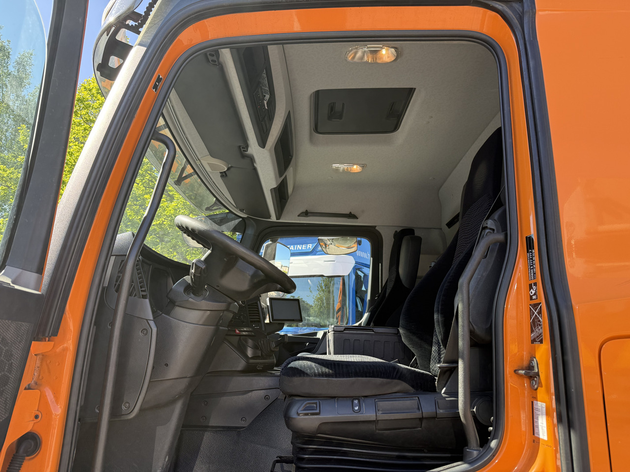 Mercedes-Benz Actros 1827 Kran Palfinger PK 9002 - Kamion sa ceradom, Kamion sa dizalicom: slika 4 Mercedes-Benz Actros 1827 Kran Palfinger PK 9002 - Kamion sa ceradom, Kamion sa dizalicom: slika 4